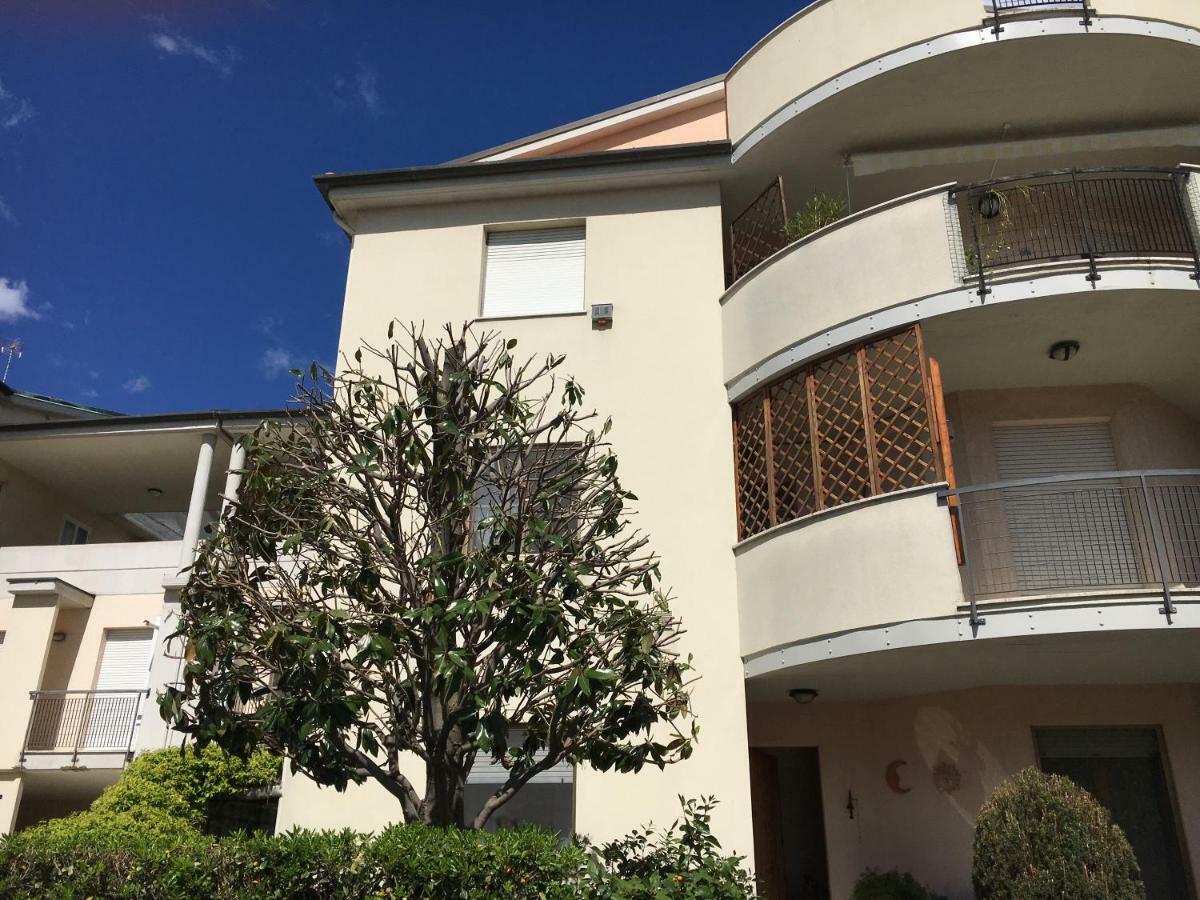La Casa Di Lory Apartment Фалконара Маритима Екстериор снимка